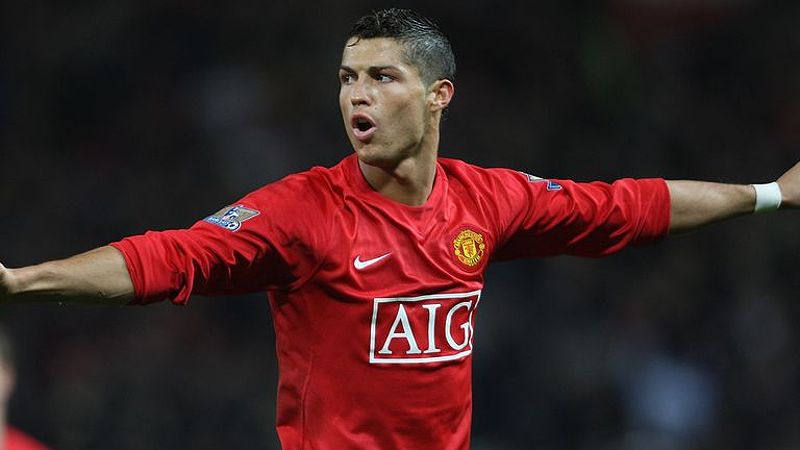 Cristiano Ronaldo trong màu áo Manchester United