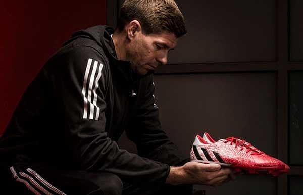 Giày Adidas Predator của Steven Gerrard