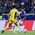Tại sao cầu thủ bóng đá cắt lỗ trên tất khi thi đấu Leipzig